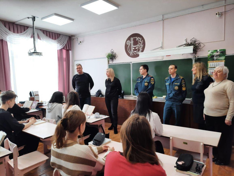Открытый урок с 9 классами.