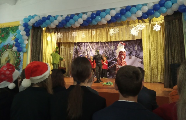 II Гимназический фестиваль новогодних мини-спектаклей «Золотой ключик» 8 классы.